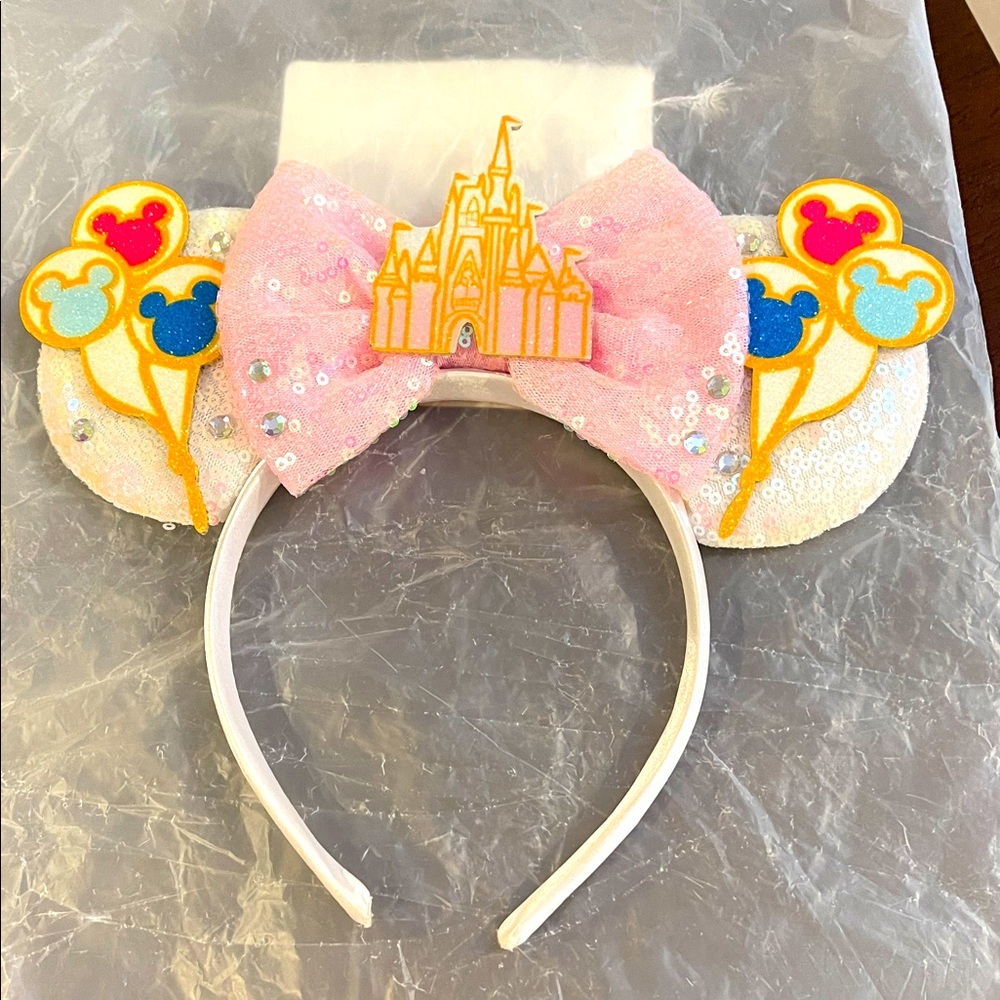 New ::: Disney magic castle with balloons ears  w/ sequence